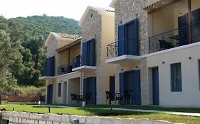 Ilianthos Apartments & Studios